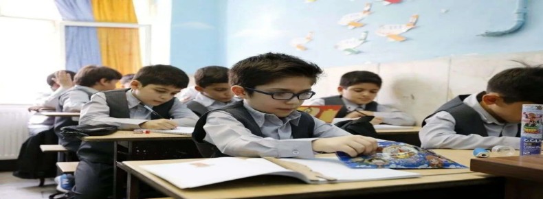 معلمان از دادن تکالیف طولانی و خسته‌کننده به دانش‌آموزان ابتدایی پرهیز کنند.